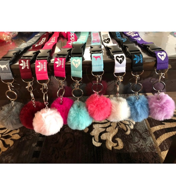 New lanyard,screen protector,phone case and pompom - Picture 8 of 9